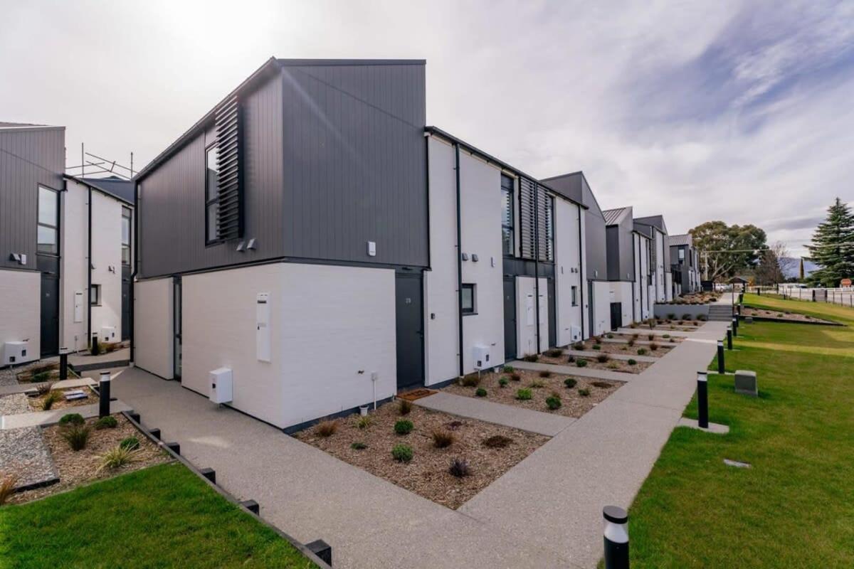 Alps And Lake Retreat Wanaka Albert Town المظهر الخارجي الصورة